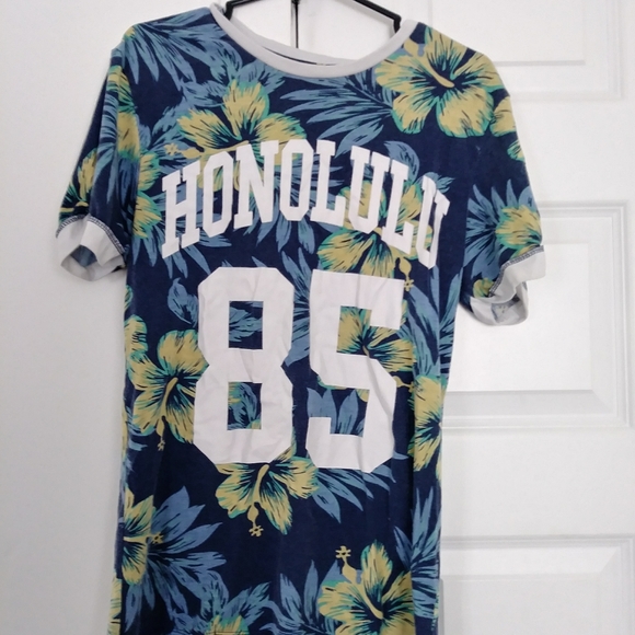 Hawaiian t shirt - Picture 1 of 1